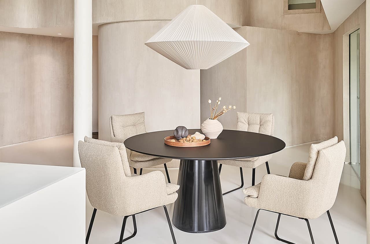 Diningcollectie van Bielefelder Werkstätten in een lichte eetkamer