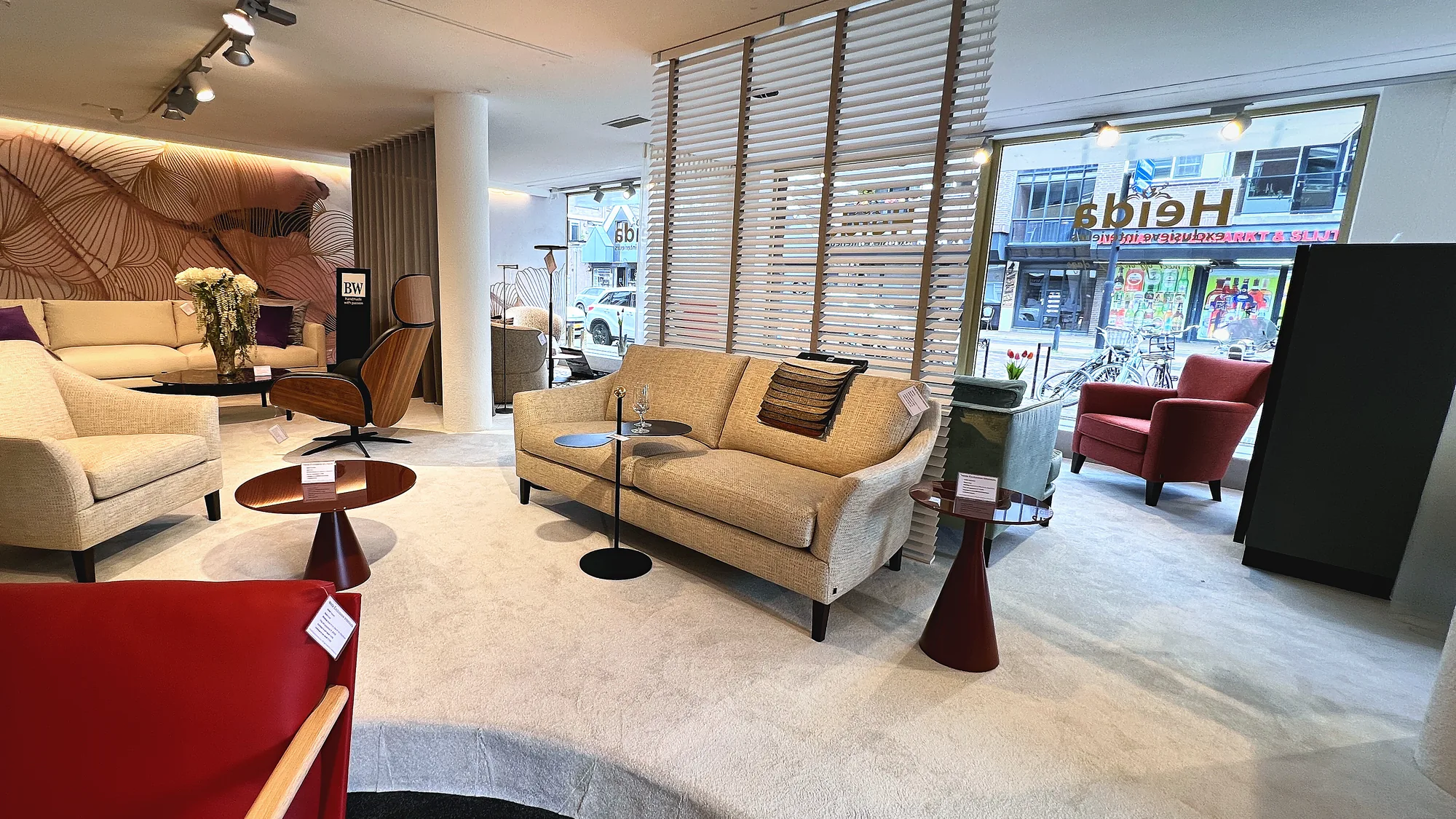 Sfeerbeeld uit de Heida showroom bij Schuitema Morris bank