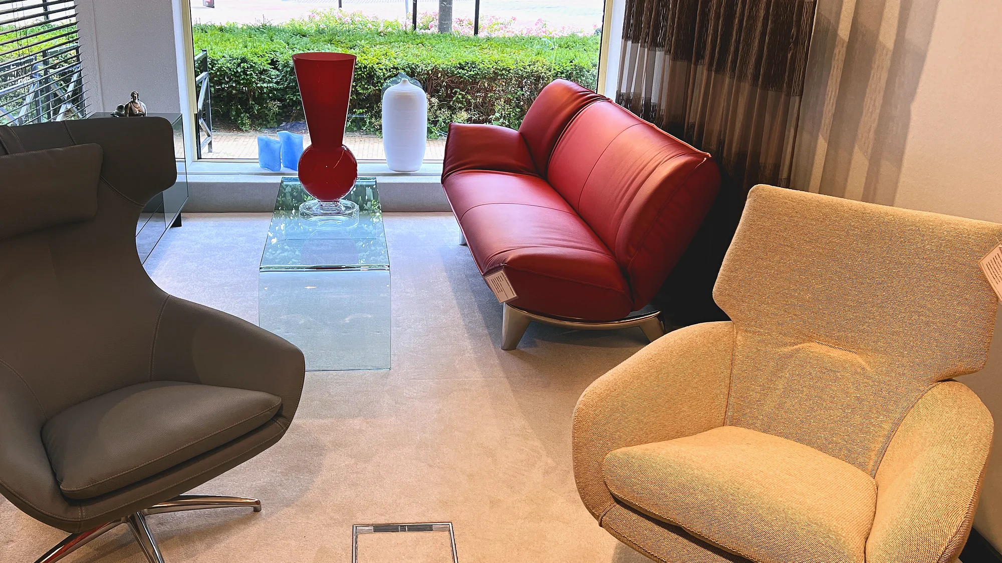 Sfeerbeeld uit de Heida showroom bij Giorgetti Rea fauteuil