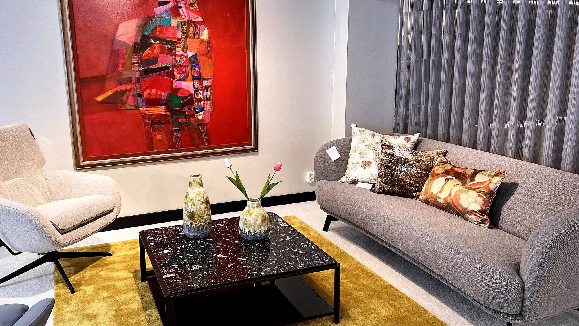 Sfeerbeeld uit de Heida showroom bij Wittmann Andes bank en fauteuil