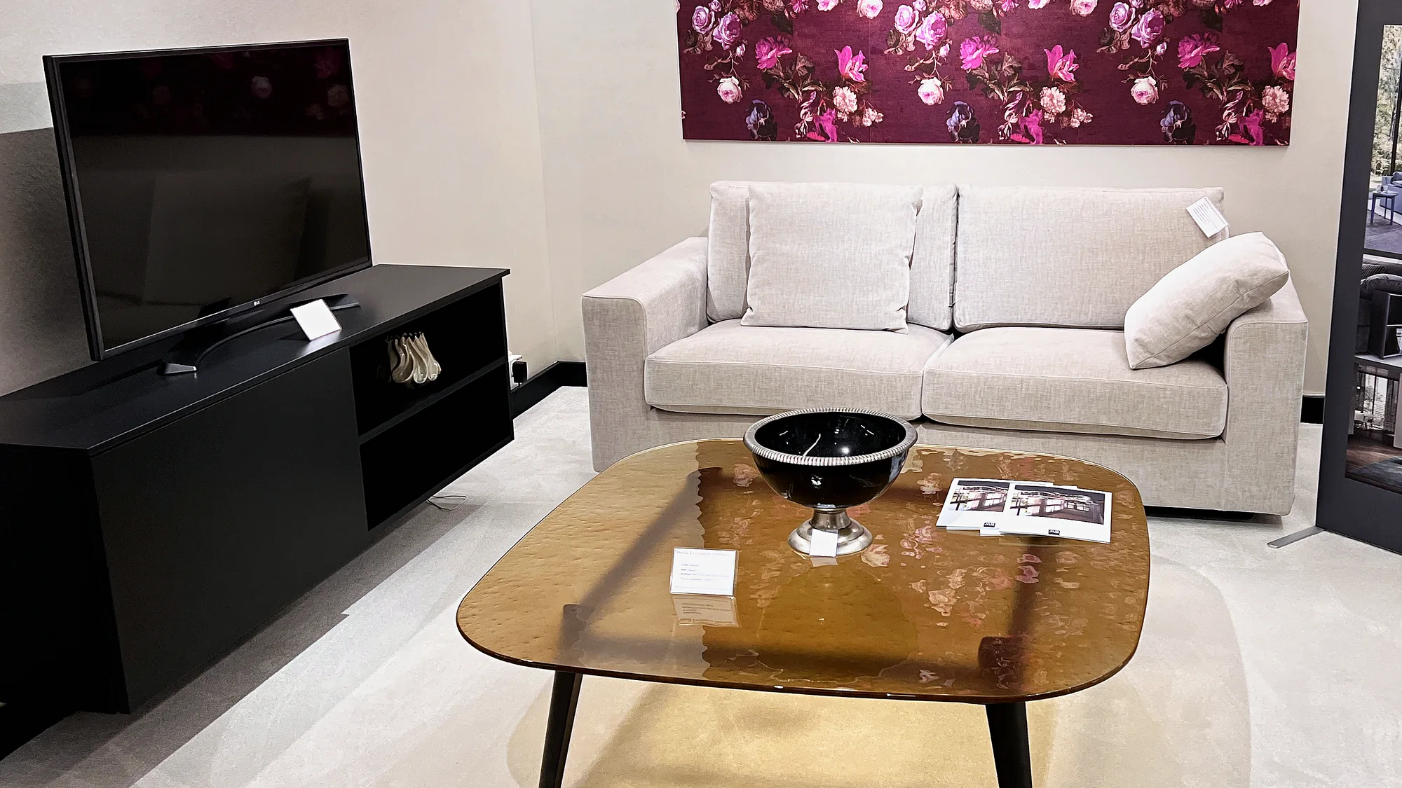 Sfeerbeeld uit de Heida showroom bij FIAM Italia Echo vitrinekast