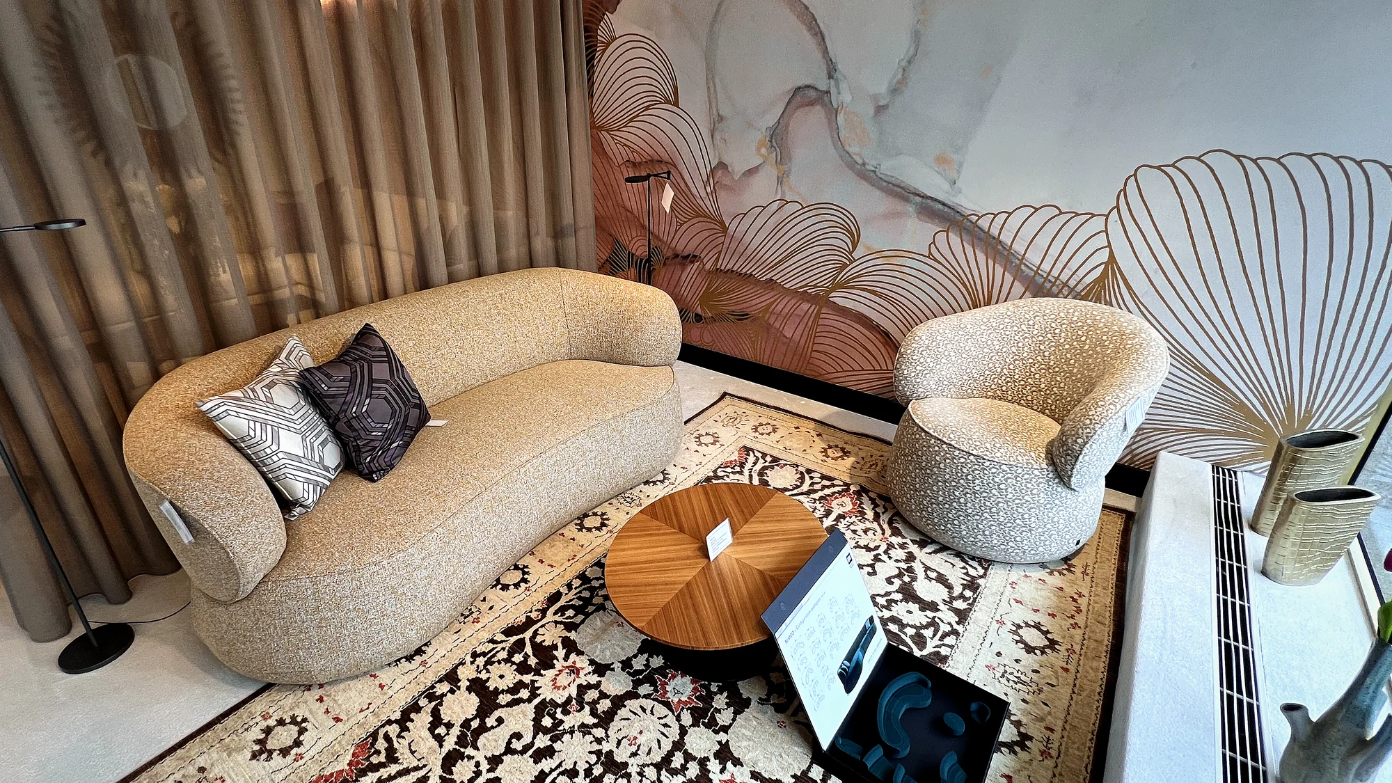 Sfeerbeeld uit de Heida showroom bij Leolux Bora Bora 2,5-zitsbank