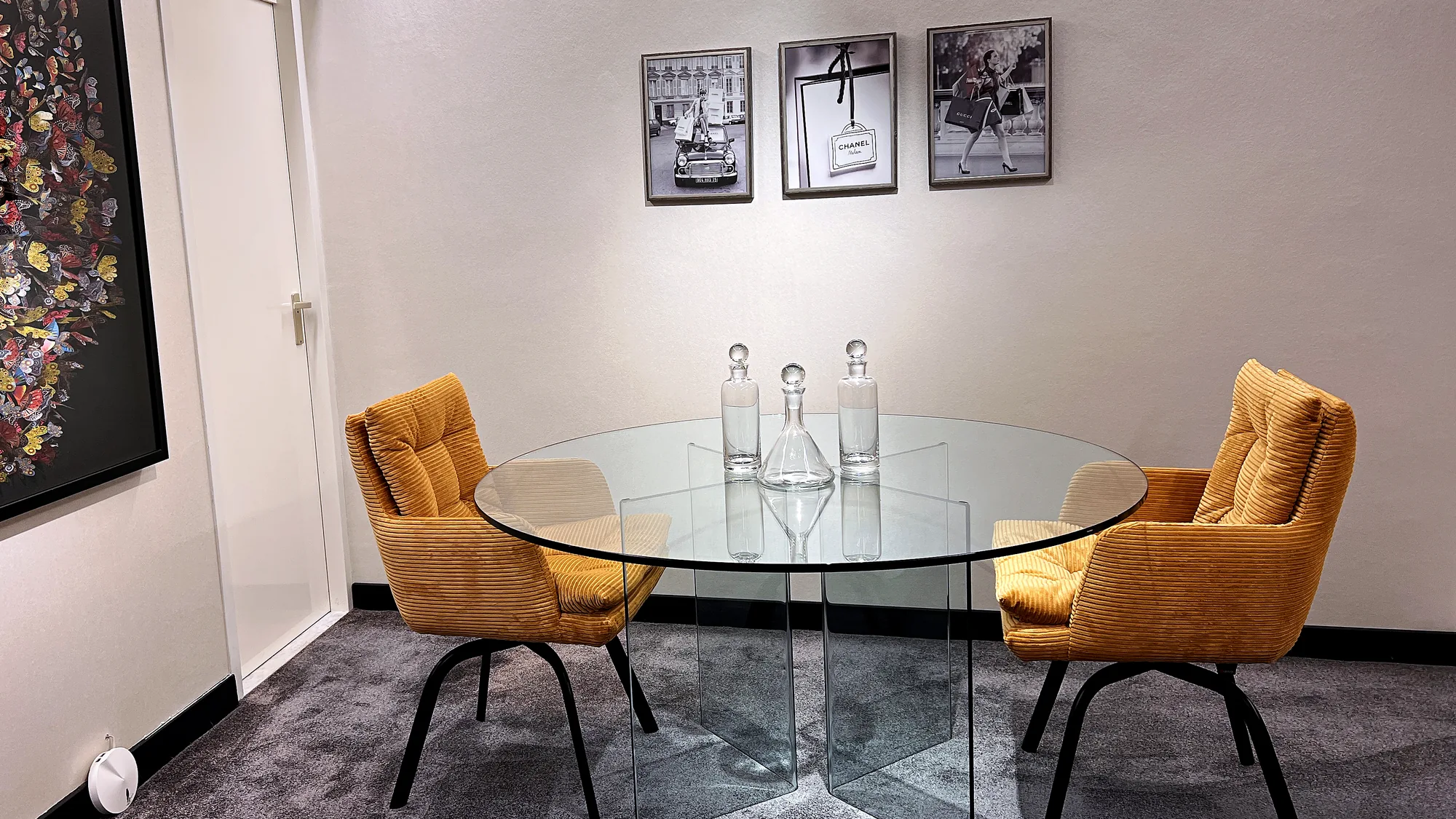 Sfeerbeeld uit de Heida showroom bij FIAM Italia Sahara eettafel Ø 140 cm