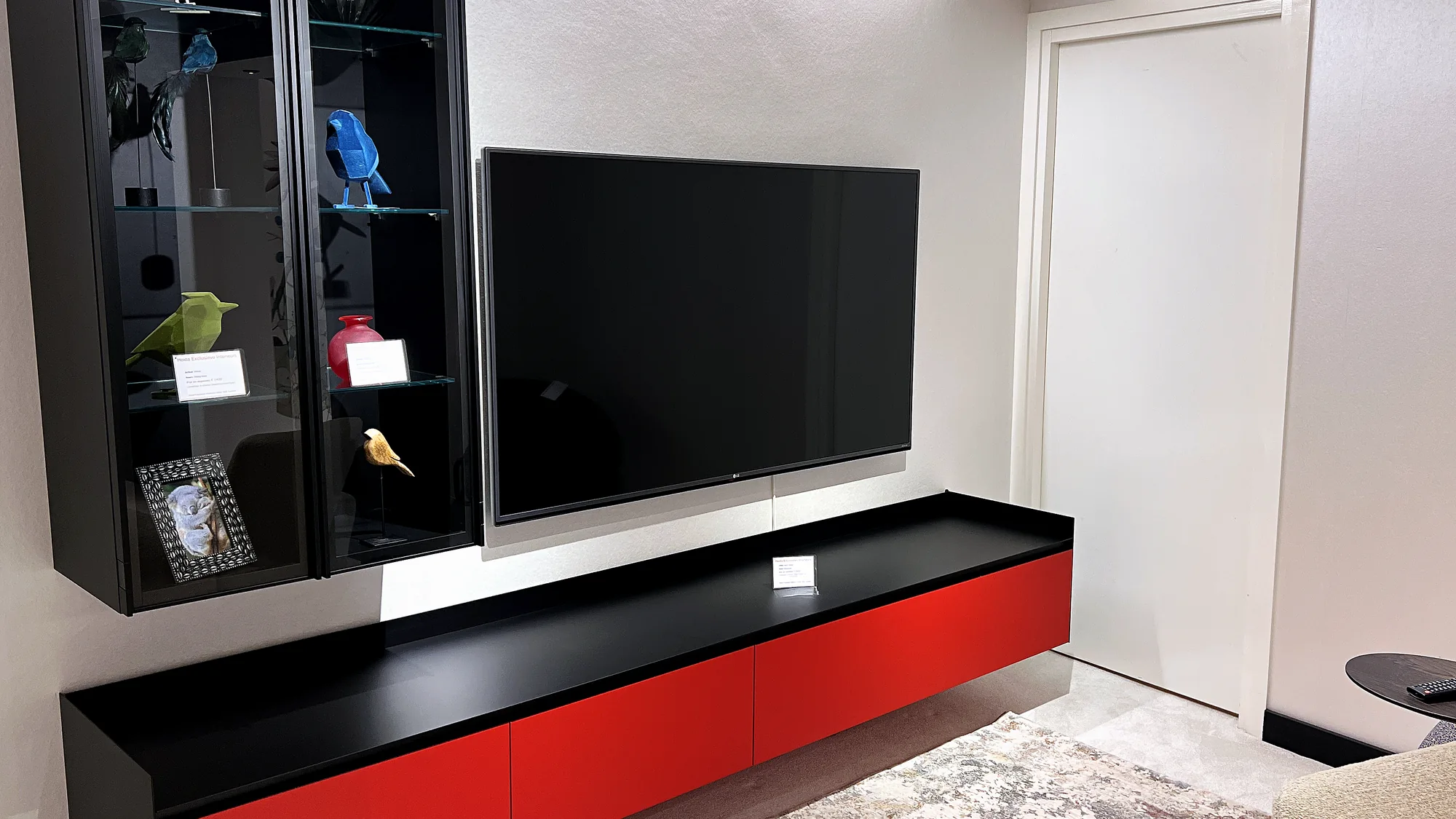 Sfeerbeeld uit de Heida showroom bij Lotus buffetkast in kersenhout