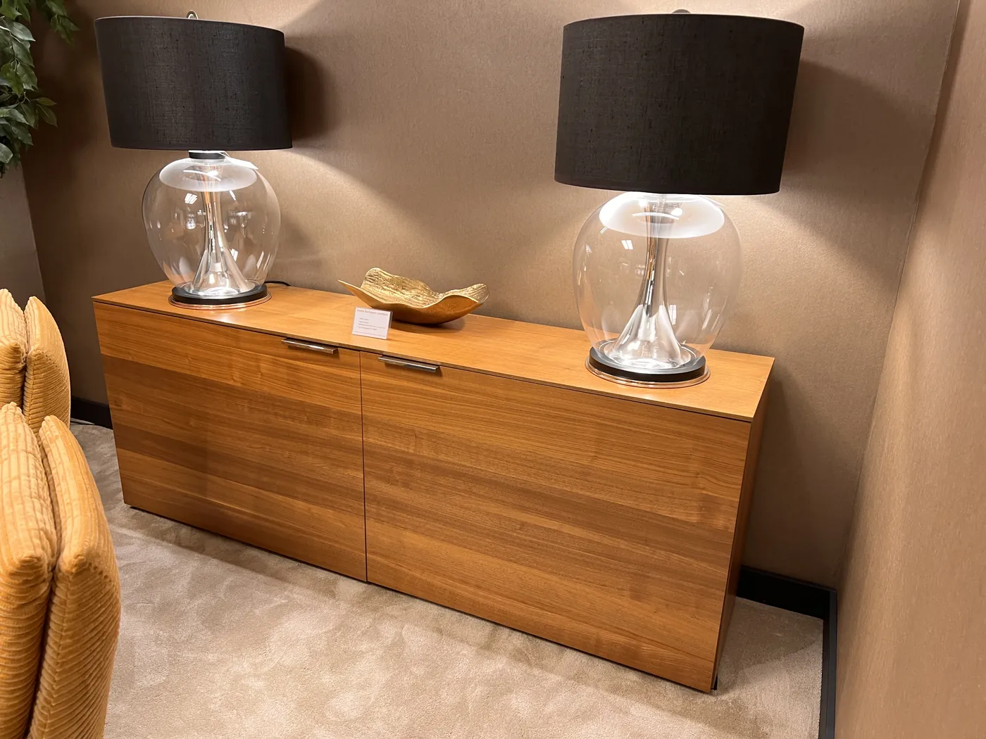 Sfeerbeeld uit de Heida showroom bij Sudbröck dressoir