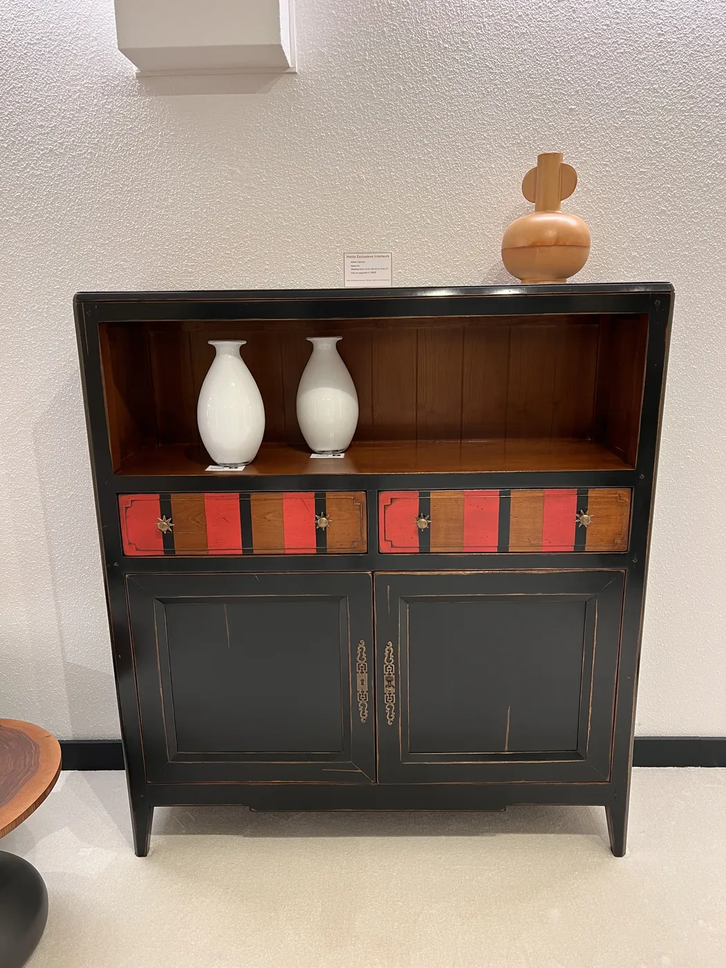 Sfeerbeeld uit de Heida showroom bij Noir kast