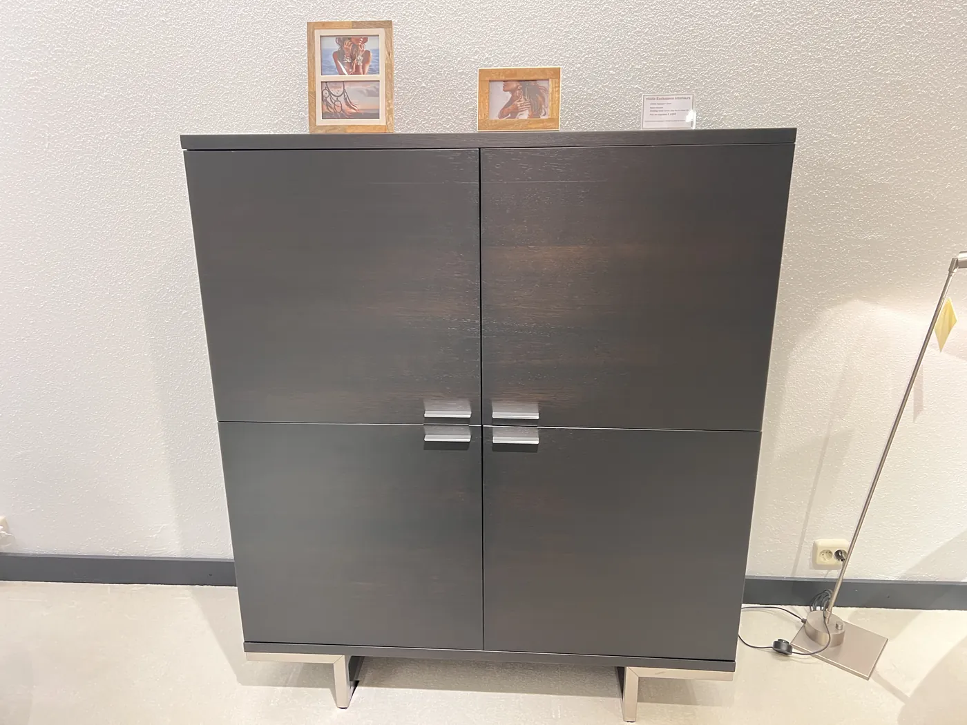 Sfeerbeeld uit de Heida showroom bij Kluskens Santos highboard (4-deurs)