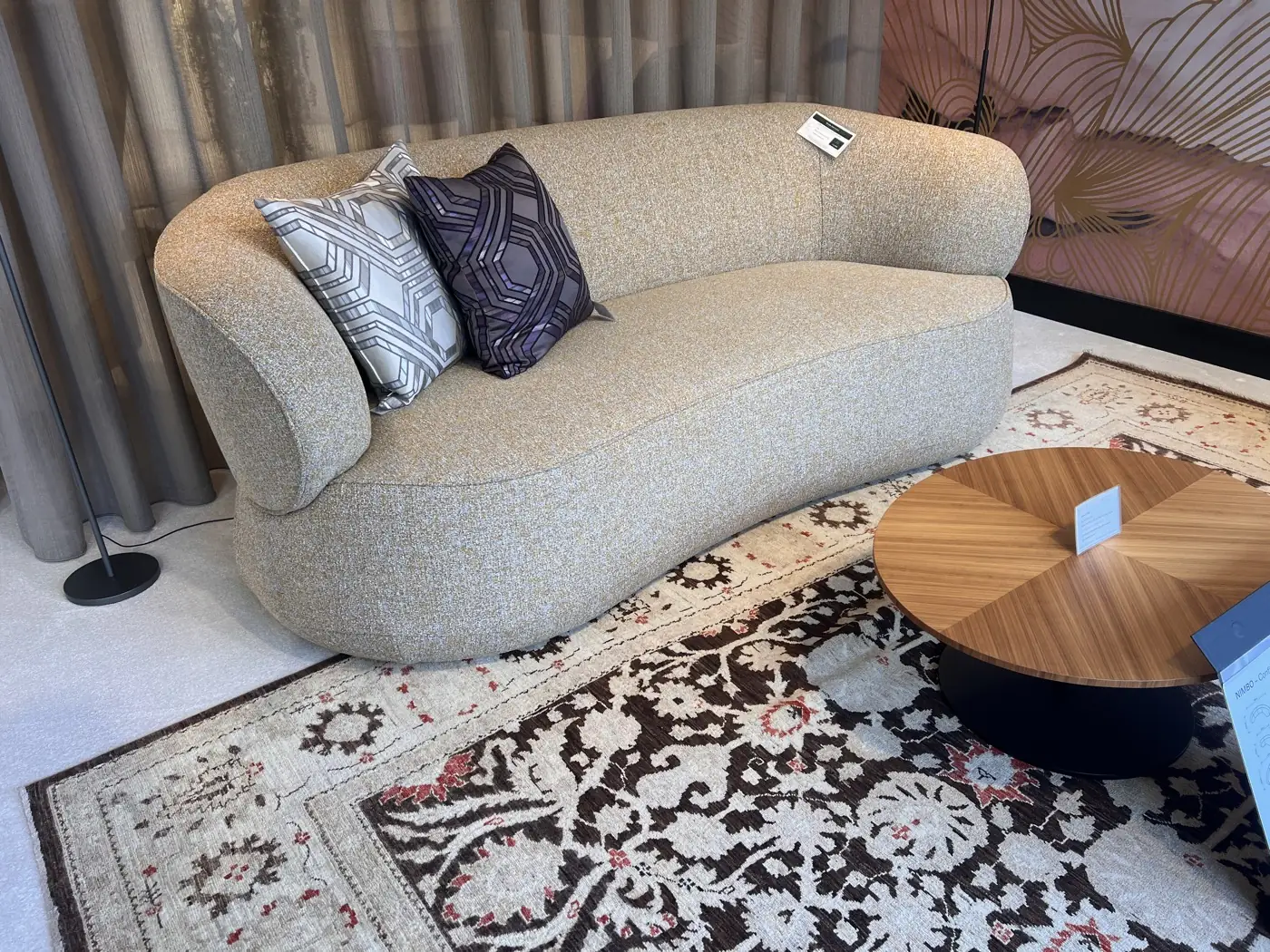 Bank, fauteuil en vloerkleed voor persoonlijk Leolux- en zitadvies